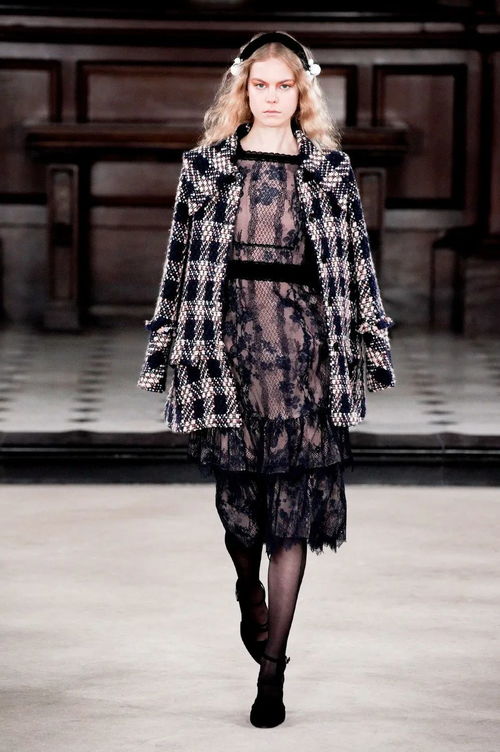 2021-2022年服装设计元素分析 新式格纹、运动风向、复古穿搭与首饰潮流